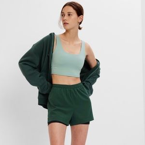 GapFit Gap runaround short , green, size small